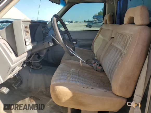 1994 GMC Sierra 1500 z VIN 1GTEC14H2RE555468, wystawiony jako Copart lot #63652015 z przebiegiem 195 188 mil mil oraz Szkoda całkowita • Salvage title. Historia ofert i sprzedaży dostępna na DreamBid. Obrazek 7.