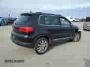 2013 Volkswagen Tiguan SE z VIN WVGAV3AX8DW059220, wystawiony jako Copart lot #49921455 z przebiegiem 138 666 mil mil oraz Szkoda całkowita • Salvage title. Historia ofert i sprzedaży dostępna na DreamBid. Obrazek 3.