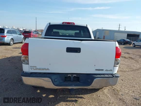 2008 Toyota Tundra с VIN 5TFDV54138X049795, выставлен на аукционе IAAI как лот 42377145 с пробегом Не указан миль и . История ставок и продаж доступна на DreamBid. Изображение 16.