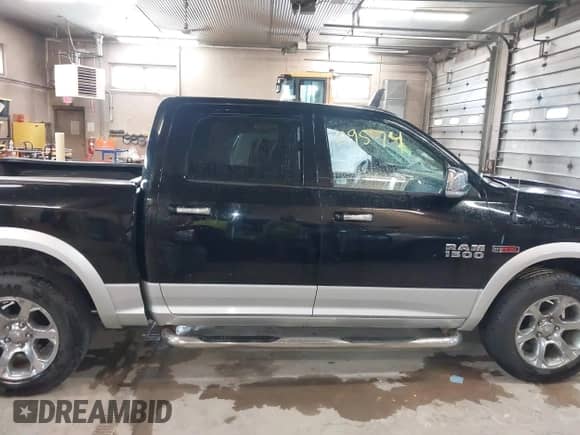2014 Ram 1500 Laramie z VIN 1C6RR7NM2ES476528, wystawiony jako IAAI lot #42309574 z przebiegiem 150 307 mil mil oraz . Historia ofert i sprzedaży dostępna na DreamBid. Obrazek 13.