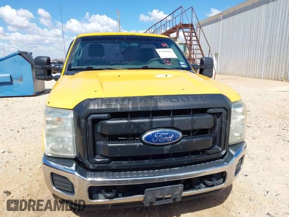 2011 Ford F-250 XL z VIN 1FTBF2A61BEC82600, wystawiony jako IAAI lot #43386101 z przebiegiem 195 000 mil mil oraz . Historia ofert i sprzedaży dostępna na DreamBid. Obrazek 12.