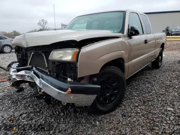 2006 Chevrolet Silverado 1500 LS z VIN 1GCEC19X86Z137517, wystawiony jako Copart lot #82598584 z przebiegiem 170 142 mil mil oraz Szkoda całkowita • Salvage title. Historia ofert i sprzedaży dostępna na DreamBid. Obrazek 1.