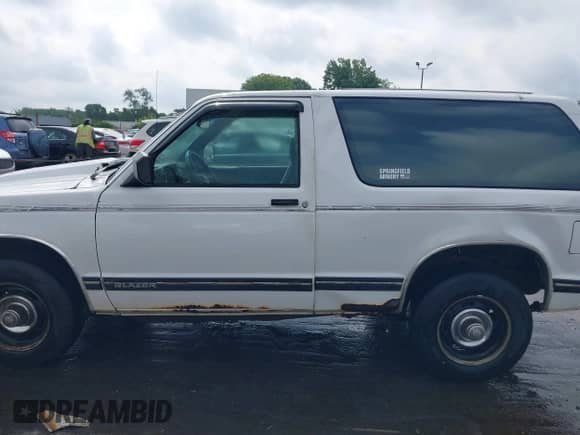 1994 Chevrolet Blazer LS с VIN 1GNCS18WXR0107454, выставлен на аукционе IAAI как лот 42417189 с пробегом 250 229 миль миль и . История ставок и продаж доступна на DreamBid. Изображение 14.