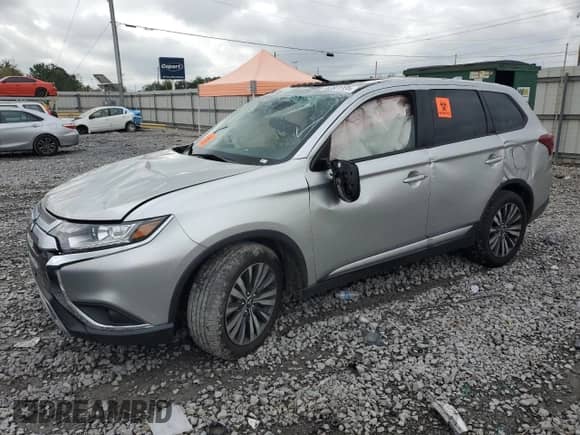 2020 Mitsubishi Outlander SE z VIN JA4AD3A31LZ039967, wystawiony jako Copart lot #82301135 z przebiegiem 109 992 mil mil oraz Szkoda całkowita • Salvage title. Historia ofert i sprzedaży dostępna na DreamBid. Obrazek 1.
