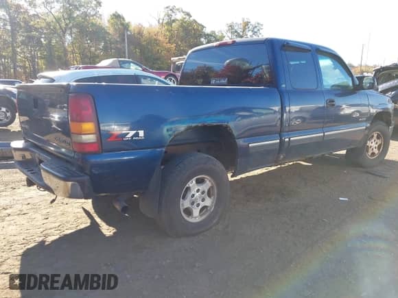 2001 Chevrolet Silverado 1500 LS z VIN 1GCEK19T71E198566, wystawiony jako IAAI lot #43500423 z przebiegiem 236 813 mil mil oraz . Historia ofert i sprzedaży dostępna na DreamBid. Obrazek 4.