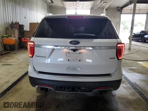 2019 Ford Explorer Platinum с VIN 1FM5K8HT4KGA74766, выставлен на аукционе Copart как лот 84027855 с пробегом 98 656 миль миль и Списание • Salvage title. История ставок и продаж доступна на DreamBid. Изображение 6.