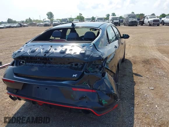 2025 Hyundai Elantra z VIN KMHLW4DK8SU027758, wystawiony jako IAAI lot #42824119 z przebiegiem 6 380 mil mil oraz . Historia ofert i sprzedaży dostępna na DreamBid. Obrazek 6.