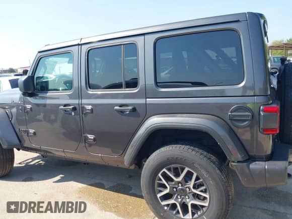2025 Jeep Wrangler Sahara z VIN 1C4PJXEN5SW525130, wystawiony jako IAAI lot #43257826 z przebiegiem 5 387 mil mil oraz . Historia ofert i sprzedaży dostępna na DreamBid. Obrazek 13.