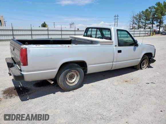 1992 Chevrolet Silverado 1500 с VIN 1GCEC14Z7NZ209430, выставлен на аукционе Copart как лот 65442125 с пробегом 238 311 миль миль и Списание • Salvage title. История ставок и продаж доступна на DreamBid. Изображение 3.