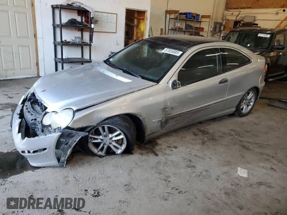 2003 Mercedes-Benz C 320 z VIN WDBRN64J93A459216, wystawiony jako Copart lot #87855085 z przebiegiem 208 336 mil mil oraz Szkoda całkowita • Salvage title. Historia ofert i sprzedaży dostępna na DreamBid. Obrazek 1.