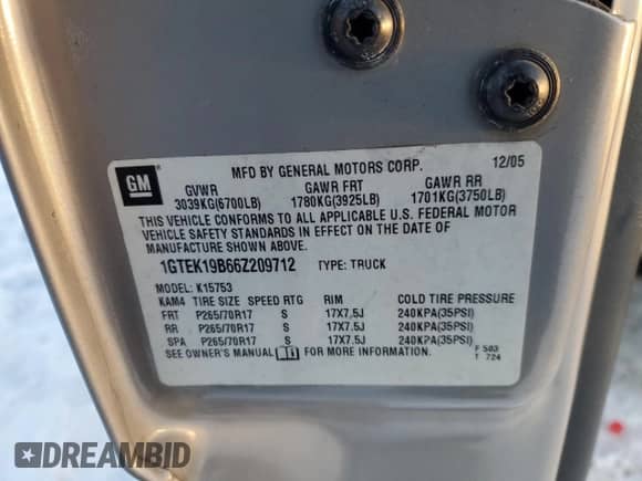 2006 GMC Sierra 1500 SLE1 z VIN 1GTEK19B66Z209712, wystawiony jako Copart lot #88213255 z przebiegiem 237 760 mil mil oraz Czysty tytuł • Clean title. Historia ofert i sprzedaży dostępna na DreamBid. Obrazek 12.