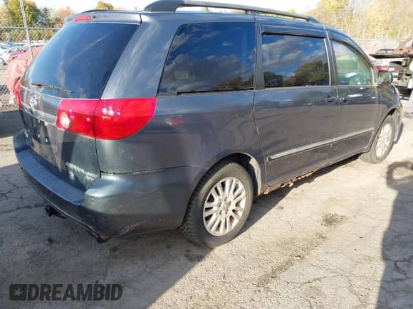 2010 Toyota Sienna XLE с VIN 5TDDK4CC3AS033257, выставлен на аукционе IAAI как лот 43512425 с пробегом 200 091 миль миль и . История ставок и продаж доступна на DreamBid. Изображение 4.
