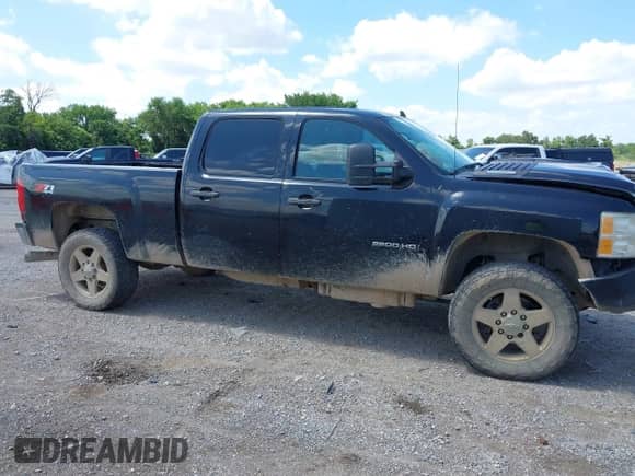 2011 Chevrolet Silverado 2500HD LT с VIN 1GC1KXC81BF228288, выставлен на аукционе IAAI как лот 42580929 с пробегом 301 747 миль миль и . История ставок и продаж доступна на DreamBid. Изображение 13.