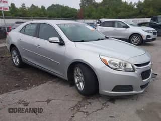 2015 Chevrolet Malibu LT z VIN 1G11C5SL7FU153582, wystawiony jako IAAI lot #43269501 z przebiegiem 131 057 mil mil oraz . Historia ofert i sprzedaży dostępna na DreamBid. Obrazek 1.