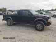 1998 Chevrolet S-10 LS with VIN 1GCCT19W5W8205728, listed as a Copart auction lot 71994734 with 161,249 mi miles and Salvage title. Bid and sale history available at DreamBid. Image 4.