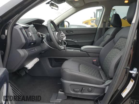 2025 Nissan Pathfinder SV с VIN 5N1DR3BB2SC263580, выставлен на аукционе Copart как лот 70879435 с пробегом 1 139 миль миль и Списание • Salvage title. История ставок и продаж доступна на DreamBid. Изображение 7.