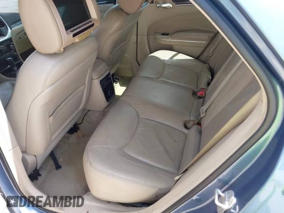 2011 Chrysler 300 Limited с VIN 2C3CA5CG4BH595826, выставлен на аукционе IAAI как лот 43011649 с пробегом 307 154 миль миль и . История ставок и продаж доступна на DreamBid. Изображение 8.