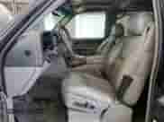 2004 Cadillac Escalade ESV z VIN 3GYFK66N04G233866, wystawiony jako Copart lot #64982075 z przebiegiem 204 562 mil mil oraz Czysty tytuł • Clean title. Historia ofert i sprzedaży dostępna na DreamBid. Obrazek 7.