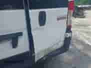 2019 Ram ProMaster Cargo z VIN 3C6TRVDG4KE541383, wystawiony jako IAAI lot #42309591 z przebiegiem 88 966 mil mil oraz . Historia ofert i sprzedaży dostępna na DreamBid. Obrazek 6.