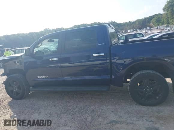 2008 Toyota Tundra Limited z VIN 5TBDV58118S501543, wystawiony jako IAAI lot #43306341 z przebiegiem 167 364 mil mil oraz . Historia ofert i sprzedaży dostępna na DreamBid. Obrazek 15.
