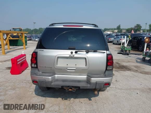 2005 Chevrolet TrailBlazer LT с VIN 1GNDS13SX52355663, выставлен на аукционе IAAI как лот 42886769 с пробегом 138 099 миль миль и . История ставок и продаж доступна на DreamBid. Изображение 16.