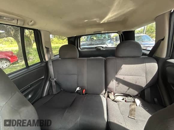 2004 Jeep Grand Cherokee Laredo with VIN 1J4GX48S44C111978, listed as a Copart auction lot 86322965 with 331,946 mi miles and Clean title. Bid and sale history available at DreamBid. Image 15.