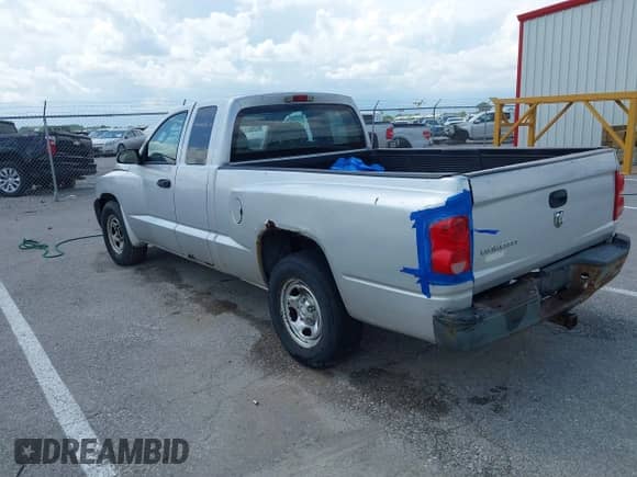 2007 Dodge Dakota ST with VIN 1D7HE22K97S211393, listed as a IAAI auction lot 42667615 with 223,726 mi miles and . Bid and sale history available at DreamBid. Image 3.