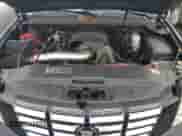 2010 Cadillac Escalade ESV Premium z VIN 1GYUKJEF4AR182436, wystawiony jako Copart lot #49182565 z przebiegiem 200 603 mil mil oraz Czysty tytuł • Clean title. Historia ofert i sprzedaży dostępna na DreamBid. Obrazek 12.