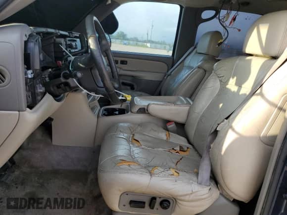 2001 Chevrolet Suburban LT with VIN 3GNGC26U21G119300, listed as a Copart auction lot 68131044 with 147,430 mi miles and Salvage title. Bid and sale history available at DreamBid. Image 7.