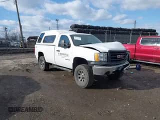 2011 GMC Sierra 1500 Work Truck z VIN 1GTN2TE01BZ326091, wystawiony jako IAAI lot #41516755 z przebiegiem Nie podano mil oraz . Historia ofert i sprzedaży dostępna na DreamBid. Obrazek 1.