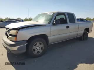 2005 Chevrolet Silverado 1500 LS z VIN 2GCEC19T651251455, wystawiony jako Copart lot #71904585 z przebiegiem 227 482 mil mil oraz Szkoda całkowita • Salvage title. Historia ofert i sprzedaży dostępna na DreamBid. Obrazek 1.