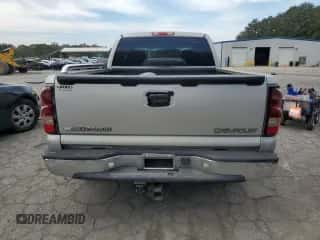2004 Chevrolet Silverado 1500 LS z VIN 2GCEC19V741176054, wystawiony jako Copart lot #82657325 z przebiegiem 152 005 mil mil oraz Czysty tytuł • Clean title. Historia ofert i sprzedaży dostępna na DreamBid. Obrazek 6.