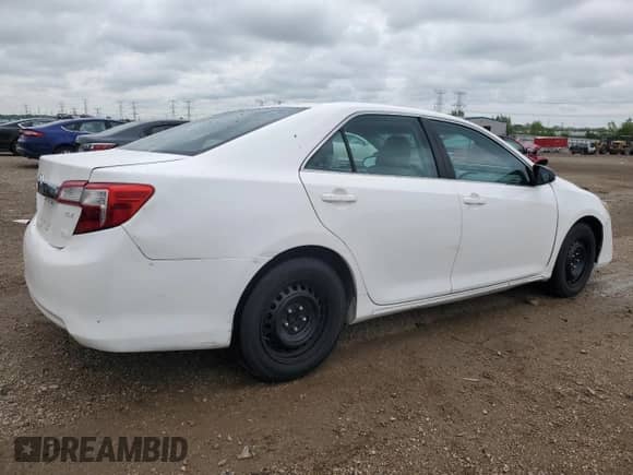 2013 Toyota Camry LE z VIN 4T1BD1FK4DU091621, wystawiony jako Copart lot #58191325 z przebiegiem 444 567 mil mil oraz Szkoda całkowita • Salvage title. Historia ofert i sprzedaży dostępna na DreamBid. Obrazek 3.