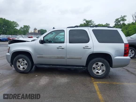2012 Chevrolet Tahoe LT с VIN 1GNSKBE05CR168909, выставлен на аукционе IAAI как лот 42350042 с пробегом 167 838 миль миль и . История ставок и продаж доступна на DreamBid. Изображение 14.