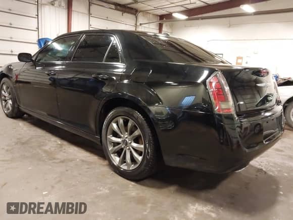 2014 Chrysler 300 S with VIN 2C3CCAGG3EH331532, listed as a IAAI auction lot 42560164 with 164,617 mi miles and . Bid and sale history available at DreamBid. Image 3.