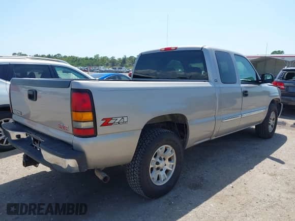 2005 GMC Sierra 1500 SLE with VIN 1GTEK19Z15Z334502, listed as a IAAI auction lot 42010820 with 253,786 mi miles and . Bid and sale history available at DreamBid. Image 4.