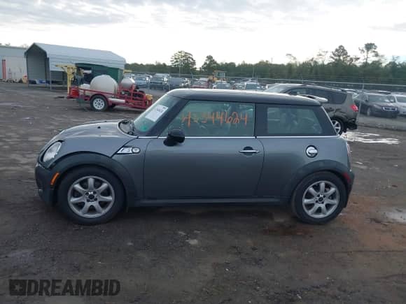 2010 MINI Hardtop S with VIN WMWMF7C50ATZ69679, listed as a IAAI auction lot 43344624 with 117,849 mi miles and . Bid and sale history available at DreamBid. Image 14.