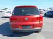 2016 Volkswagen Tiguan S z VIN WVGAV7AX1GW043758, wystawiony jako IAAI lot #43367245 z przebiegiem 110 254 mil mil oraz . Historia ofert i sprzedaży dostępna na DreamBid. Obrazek 16.