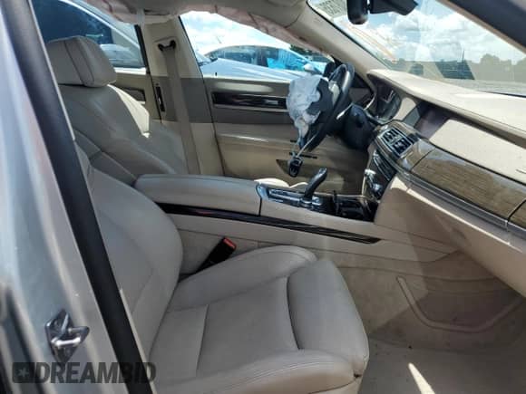 2011 BMW 7 Series 750Li xDrive z VIN WBAKC8C50BC433869, wystawiony jako Copart lot #64087635 z przebiegiem 122 173 mil mil oraz Szkoda całkowita • Salvage title. Historia ofert i sprzedaży dostępna na DreamBid. Obrazek 7.