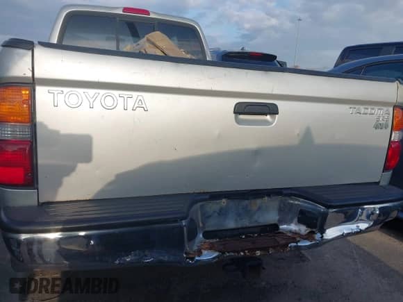 2004 Toyota Tacoma с VIN 5TEWM72NX4Z348782, выставлен на аукционе IAAI как лот 41230282 с пробегом 281 640 миль миль и . История ставок и продаж доступна на DreamBid. Изображение 6.
