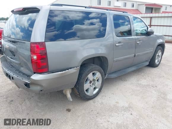 2008 Chevrolet Suburban 3LT with VIN 1GNFC16J78J228338, listed as a IAAI auction lot 42241903 with 179,251 mi miles and . Bid and sale history available at DreamBid. Image 4.