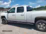 2010 Chevrolet Silverado 2500HD LTZ z VIN 1GC4KYBG0AF146367, wystawiony jako IAAI lot #42728892 z przebiegiem 327 718 mil mil oraz . Historia ofert i sprzedaży dostępna na DreamBid. Obrazek 14.