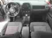 2011 Jeep Compass Latitude z VIN 1J4NT1FB8BD192270, wystawiony jako Copart lot #54953485 z przebiegiem 128 094 mil mil oraz Szkoda całkowita • Salvage title. Historia ofert i sprzedaży dostępna na DreamBid. Obrazek 8.