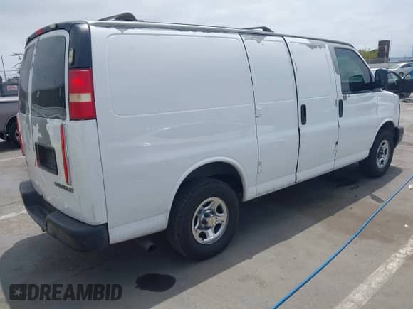 2003 Chevrolet Express Cargo z VIN 1GCFG15X031131882, wystawiony jako IAAI lot #42444325 z przebiegiem 250 292 mil mil oraz . Historia ofert i sprzedaży dostępna na DreamBid. Obrazek 4.
