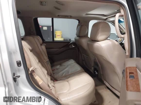 2005 Nissan Pathfinder SE z VIN 5N1AR18UX5C749610, wystawiony jako IAAI lot #41109719 z przebiegiem 230 042 mil mil oraz . Historia ofert i sprzedaży dostępna na DreamBid. Obrazek 8.