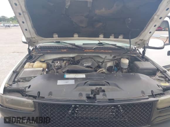 2000 Chevrolet Silverado 2500 LS z VIN 1GCGK29U5YE299414, wystawiony jako IAAI lot #42521136 z przebiegiem 246 128 mil mil oraz . Historia ofert i sprzedaży dostępna na DreamBid. Obrazek 10.