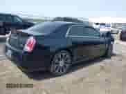 2013 Chrysler 300 S z VIN 2C3CCABGXDH547271, wystawiony jako IAAI lot #38949340 z przebiegiem 111 710 mil mil oraz . Historia ofert i sprzedaży dostępna na DreamBid. Obrazek 4.