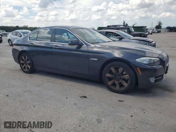 2011 BMW 5 Series 550i с VIN WBAFR9C5XBC270881, выставлен на аукционе Copart как лот 67120385 с пробегом 99 365 миль миль и Чистый • Clean title. История ставок и продаж доступна на DreamBid. Изображение 4.