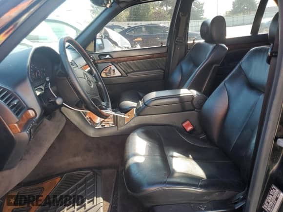 1993 Mercedes-Benz 500 with VIN WDBGA51E3PA135382, listed as a Copart auction lot 82648485 with 199,083 mi miles and Clean title. Bid and sale history available at DreamBid. Image 7.