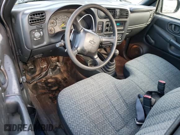 2000 Chevrolet S-10 LS z VIN 1GCCS1449Y8130785, wystawiony jako Copart lot #47471365 z przebiegiem 75 343 mil mil oraz Szkoda całkowita • Salvage title. Historia ofert i sprzedaży dostępna na DreamBid. Obrazek 8.